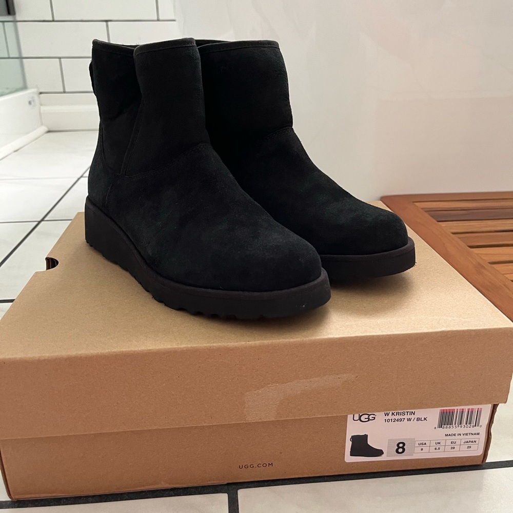 BRAND NEW UGGS!!